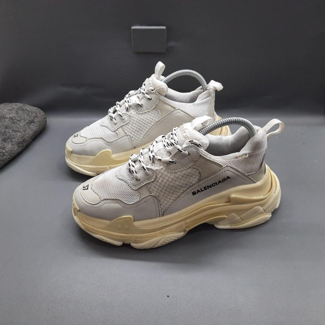 Sepatu Balenciaga Triple S Full White Sneakers Size 37