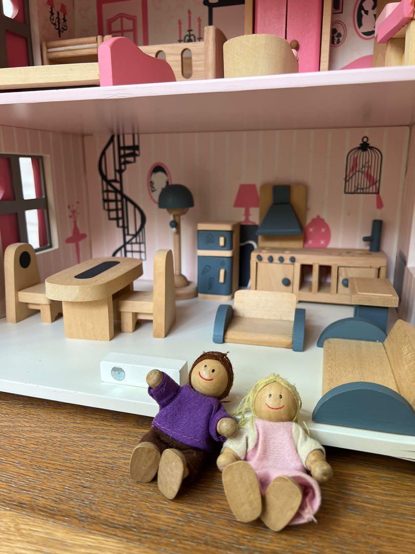 Beautiful used wooden doll house w/ furniture, Hobbies & Toys, Toys