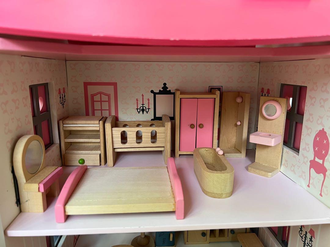 Beautiful used wooden doll house w/ furniture, Hobbies & Toys, Toys