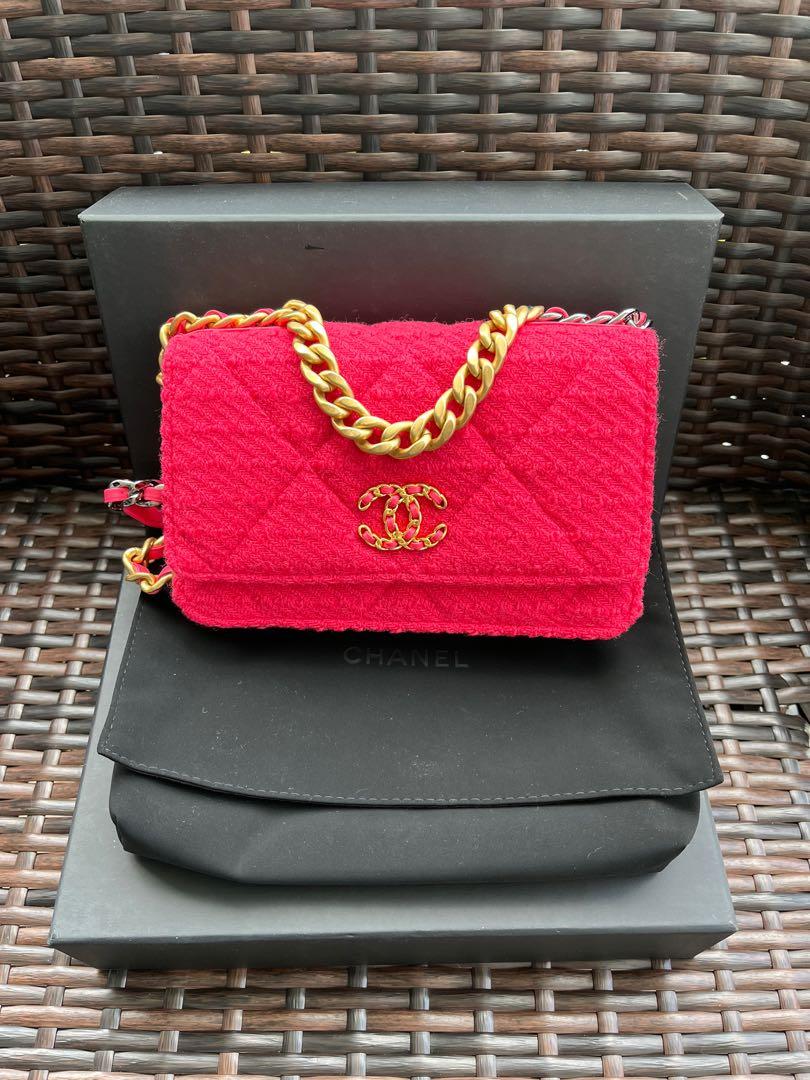 Chanel 19 Tweet Wallet On Chain, Women's Fashion, Bags & Wallets