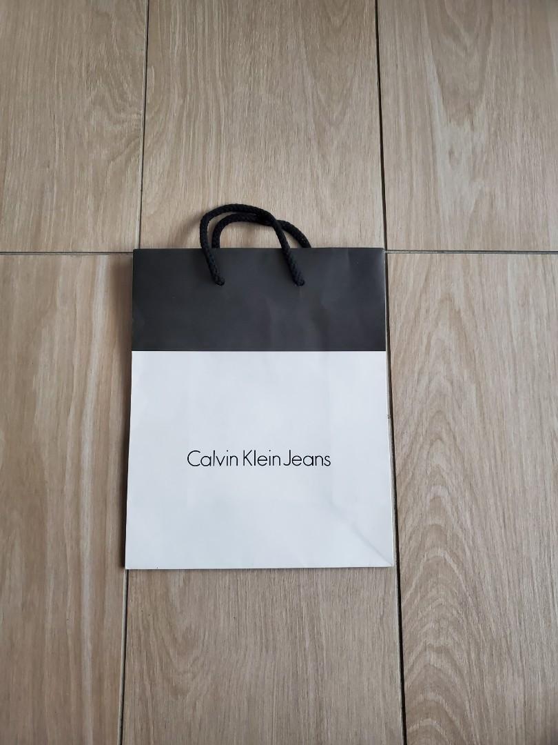 Calvin 容易く Klein 紙袋