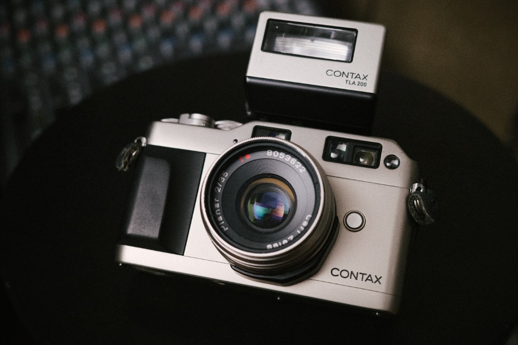Appareil Photo Contax G2 Avec Flash TLA 200 Et Objectif Planar 2/35 - Occasion, 35mm, état Fonctionnel