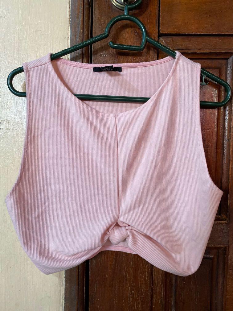 Forever 21 Light Pink Cropped Sleeveless Top (Category: Sleeveless) located in Quezon City. Submitted by jxl.declutter (Listing ID 1153426035, Image 1). Description: nice fabric.