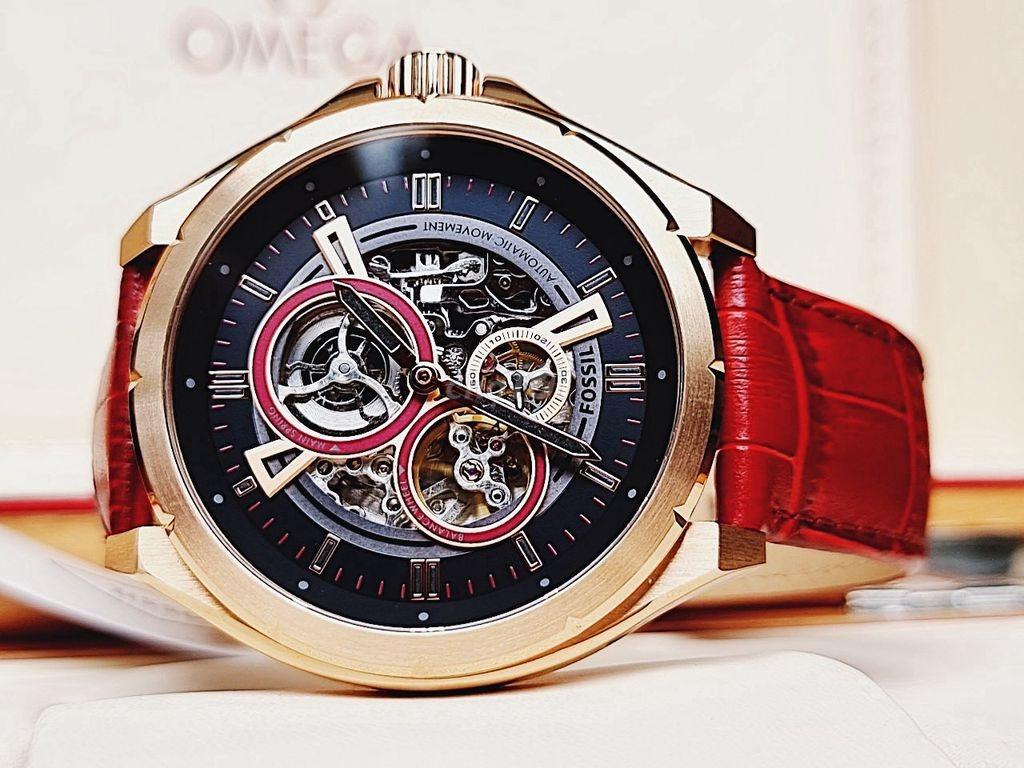Red and black fossil watch clearance