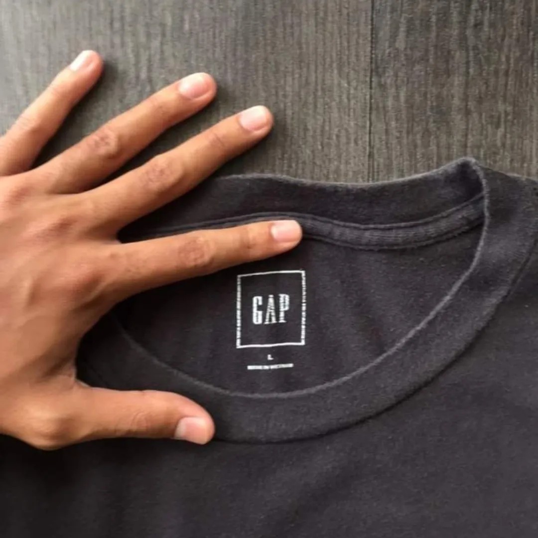 GAP Tshirt black pocket, Fesyen Pria 