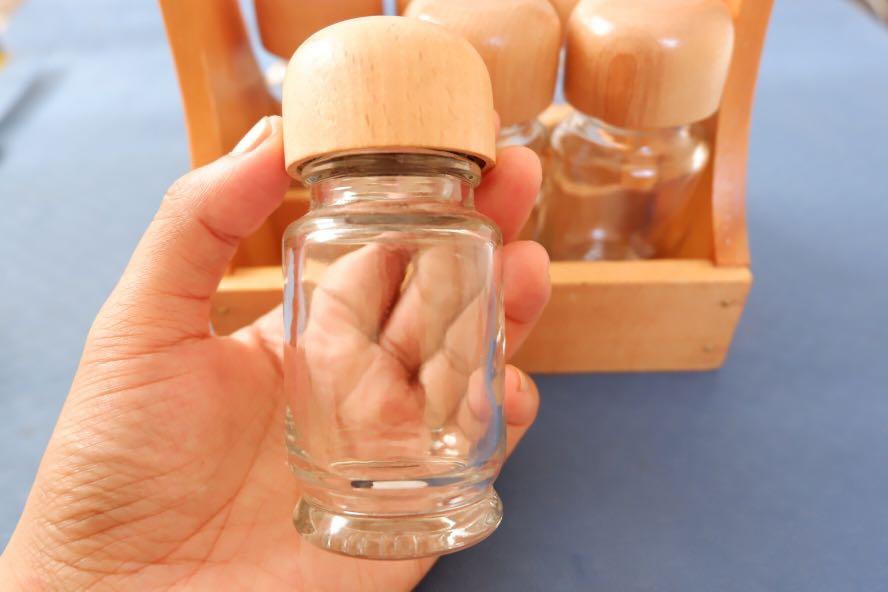 Glass Condiment Bottles (Category: Other Kitchenware & Tableware) located in Santa Rosa. Submitted by riri.a (Listing ID 1153541144, Image 2). Description: Size is in the photo. Pwede shopee checkout : 300 gcash then 80pesos shopee price.