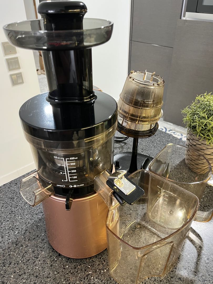 Hurom slow juicer set with instruction manual, TV & Home Appliances