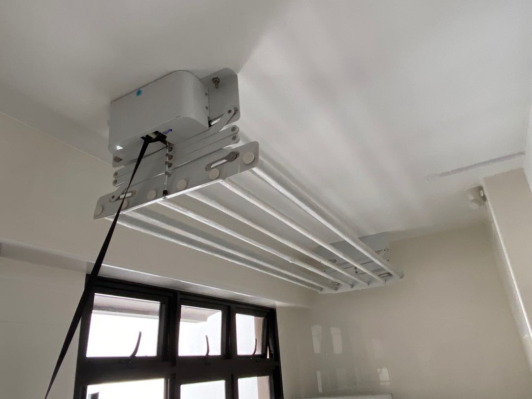 Indoor ceiling mount retractable laundry hanger, Furniture & Home
