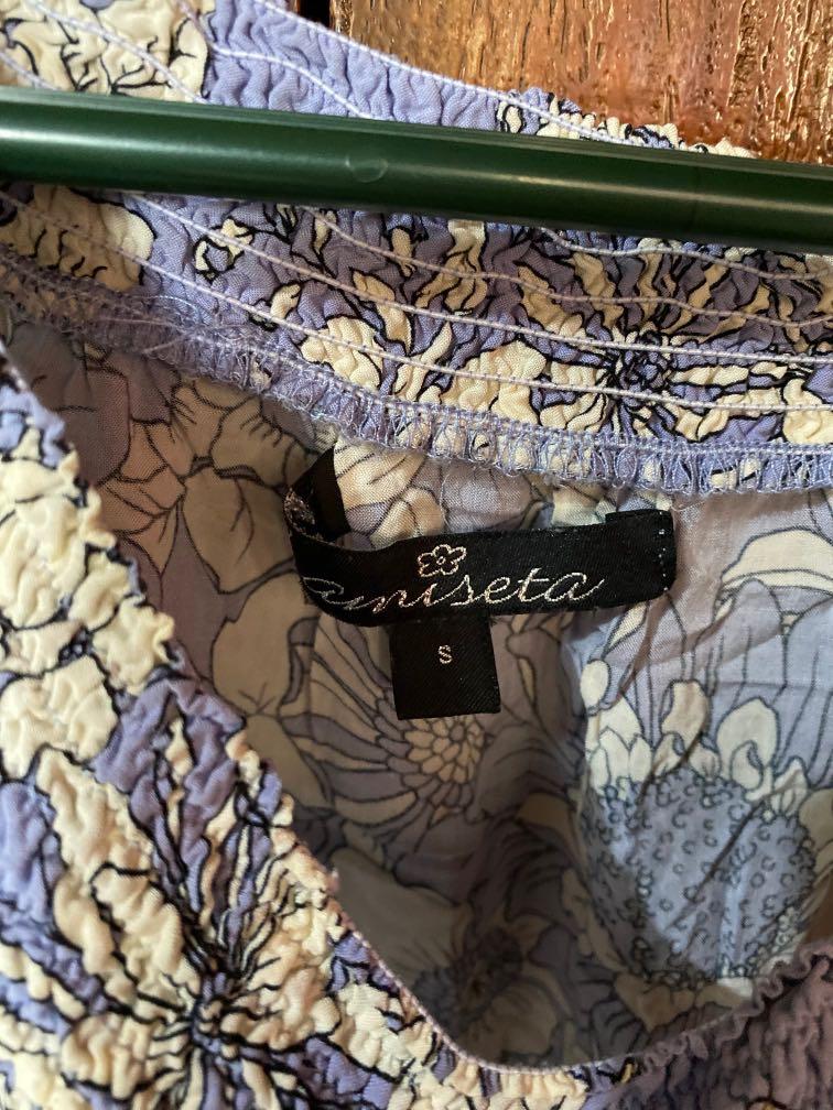 Kamiseta Floral Off Shoulder (Category: Others Tops) located in Quezon City. Submitted by jxl.declutter (Listing ID 1153432086, Image 3). Description: .