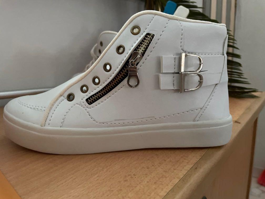 Korean Ulzzang white sneakers