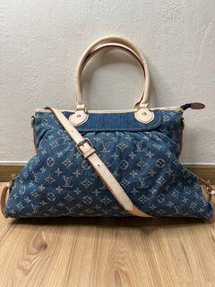 Louis Vuitton Trunks & Bags, Women's Fashion, Bags & Wallets, Tote Bags on  Carousell