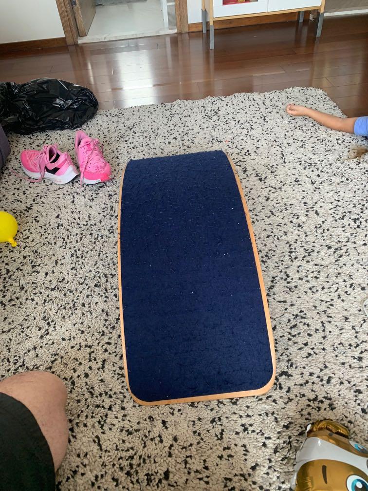 Momomi wobble balance board Carousell