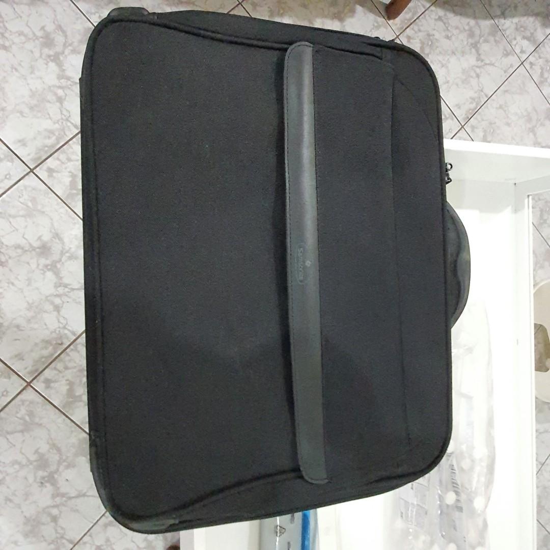 ORIGINAL SAMSONITE LAPTOP BAG (Category: Laptop Bags & Sleeves) located in Valenzuela. Submitted by mluck (Listing ID 1153508504, Image 3). Description: .