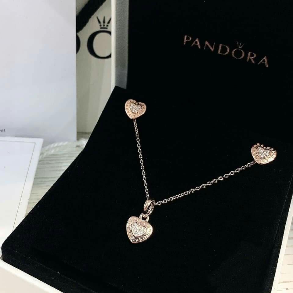 Pandora moments heart signature rose 