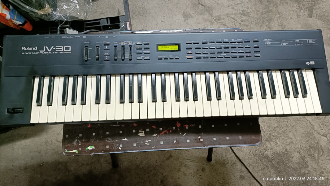 Roland JV-30 Synthesizer (問題無しです) - 器材