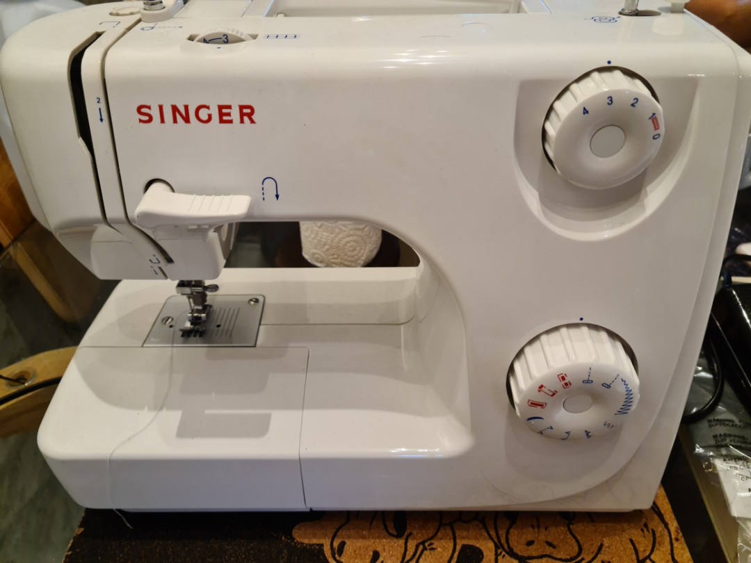 Singer Sewing Machine Model 8280, TV & Home Appliances, Other Home ...