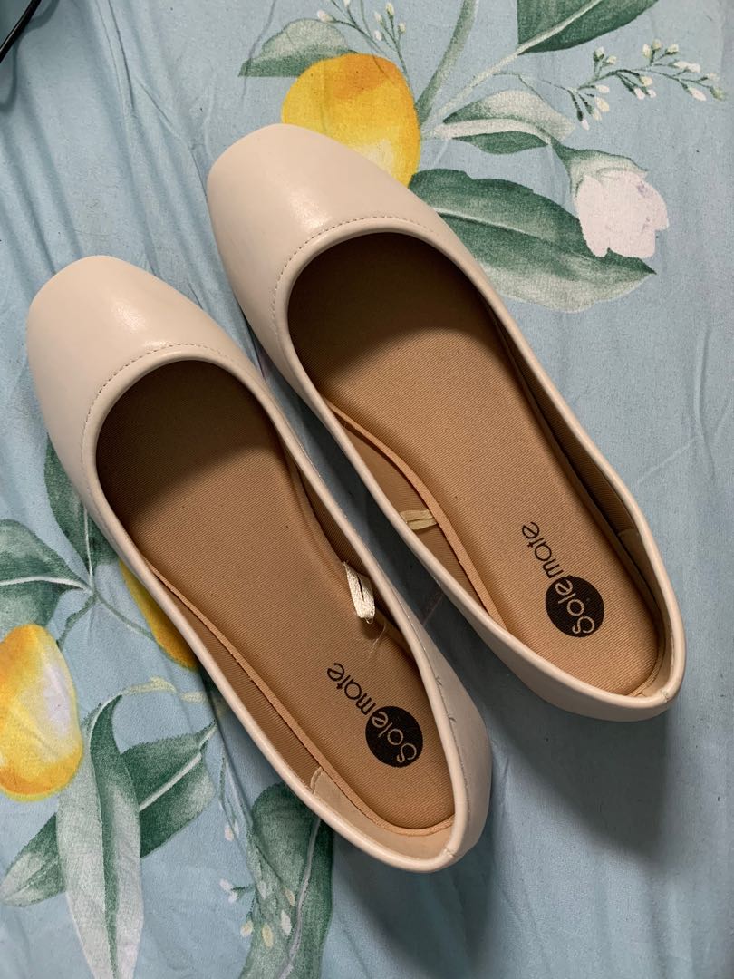Cream colored online flat shoes