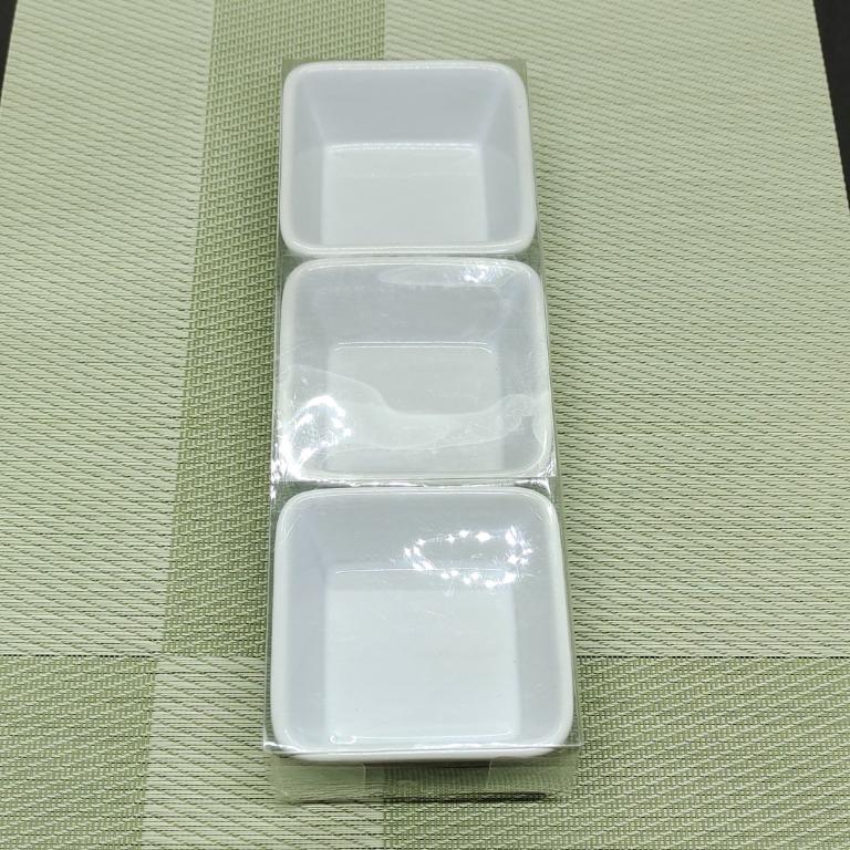 Square Ramekin bowls - set of 3 (Category: Bakeware) located in Cabuyao City. Submitted by mamezaraph (Listing ID 1153361256, Image 1). Description: 🌻 Made in the U.K. 🌻 3 pcs square ceramic ramekin 🌻 Used in baked dishes, sauces, or other dishes. 🌻 Suitable for microwave and dishwasher use 🌻 Not suitable for freezing 🌻 Brand new, with tag and box ₱200.00 💖 Actual photo/s shown. Please manage your expectation. Check the photo/s for flaws i