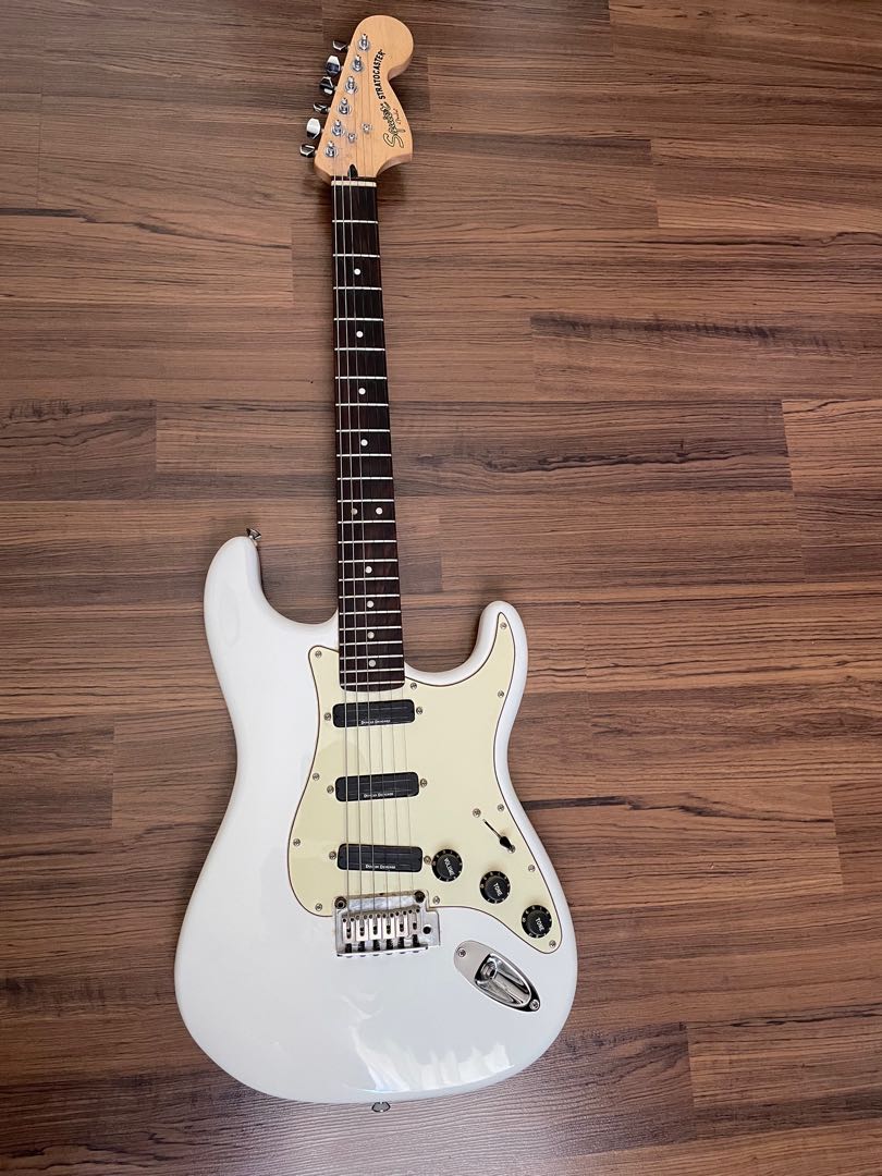 Squier Deluxe Hot Rails Stratocaster