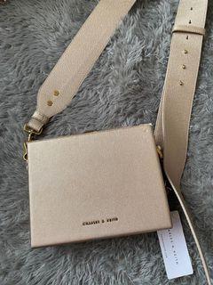 Tas Charles&Keith gold Original