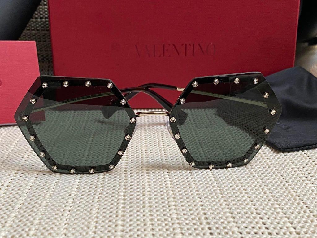 💯Auth Valentino sunglasses shades brand new, Women's Fashion 