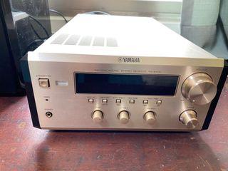 Yamaha RX-E400 擴大機與兩組音箱
