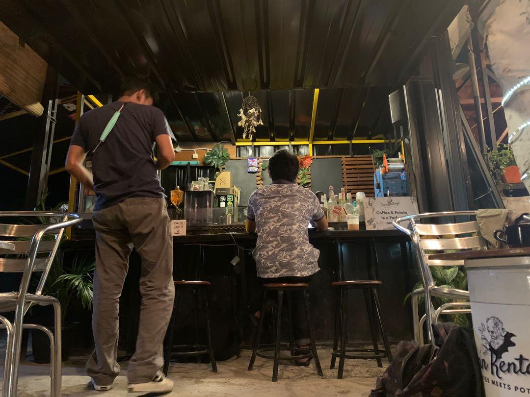 Barista/Server Coffee Shop, Pekerjaan, Fulltime, Jasa Pelayanan dan F&B di Carousell