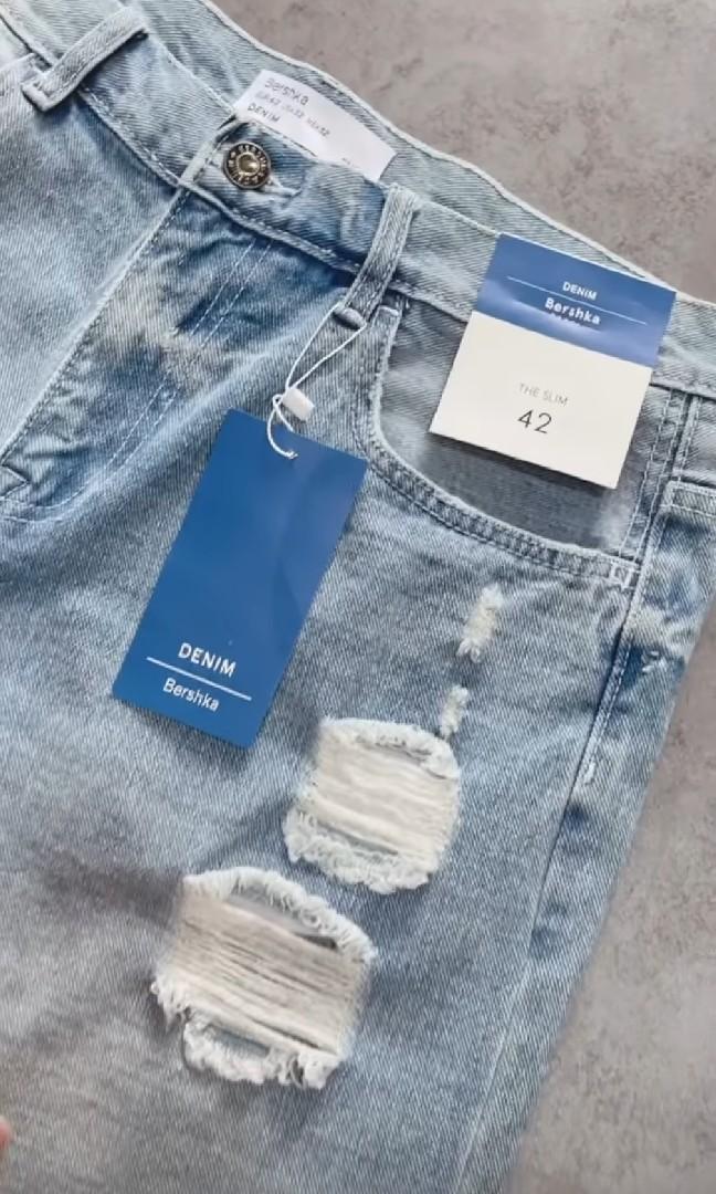 Bershka - Bermuda Denim Slim Rotos RETAIL $45.9 (Rp. 659,502), Fesyen Pria,  Pakaian , Bawahan di Carousell