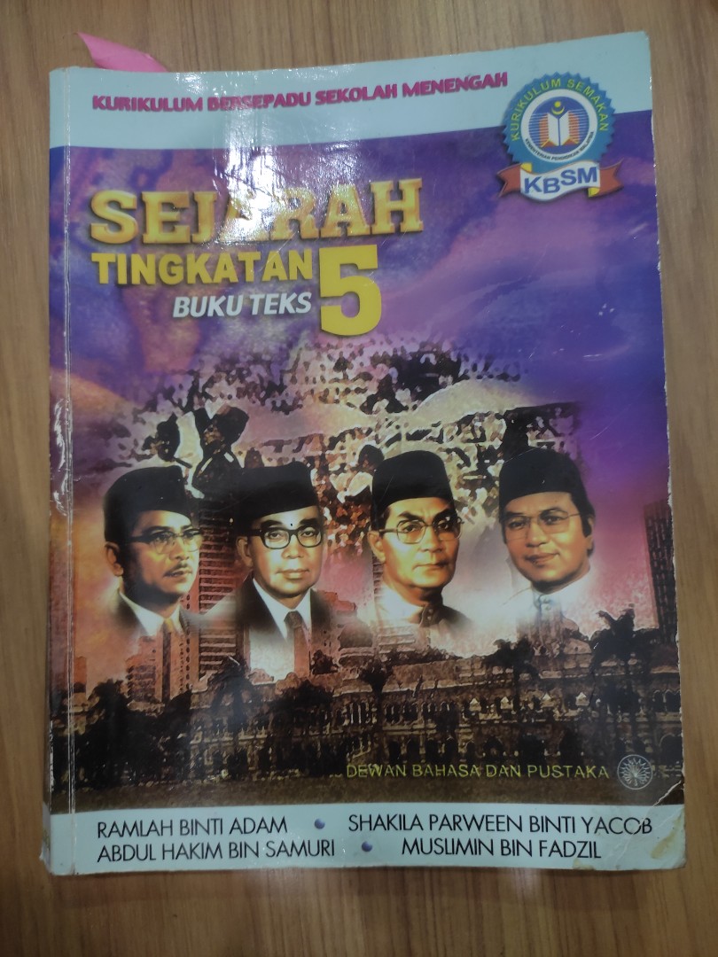 Buku teks sejarah tingkatan 5