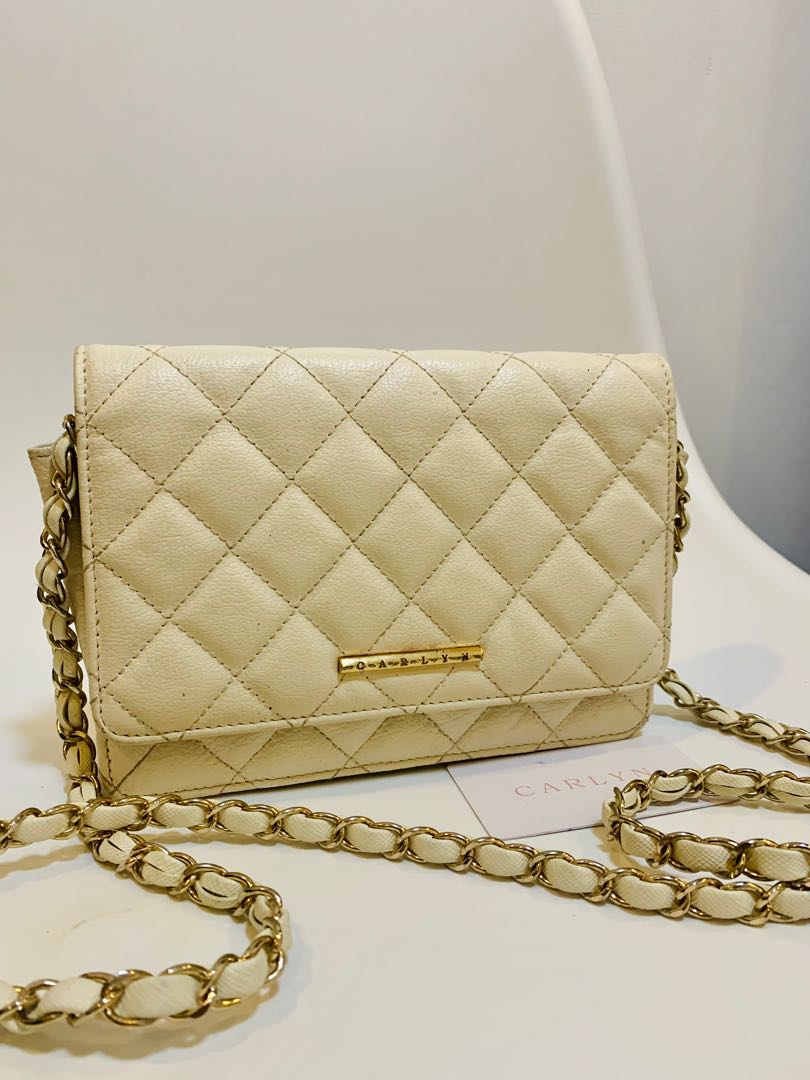 Carlyn Quilted Chain Sling Wallet / Sling Bag, Women's Fashion, Bags