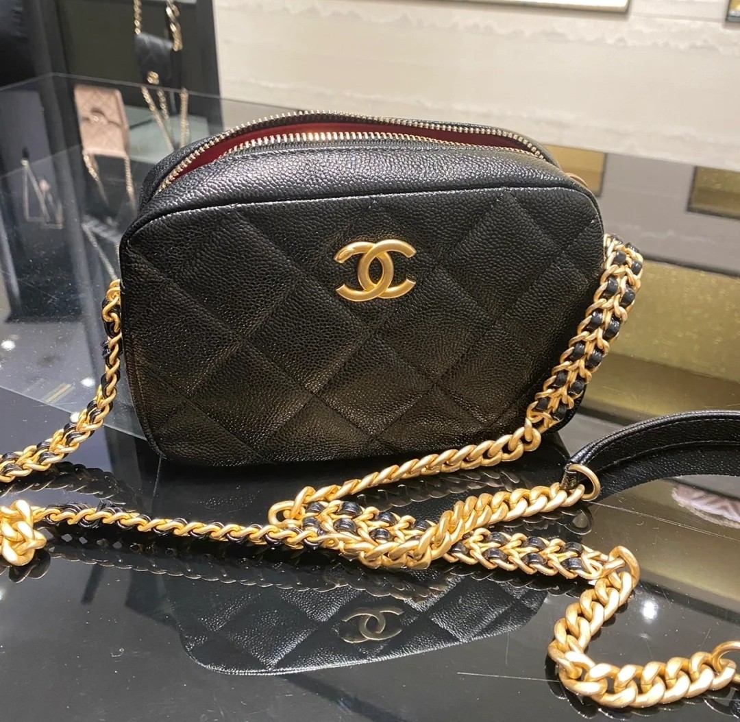 CHANEL Shiny Caviar Quilted Chain Melody Camera Bag Black 1013034