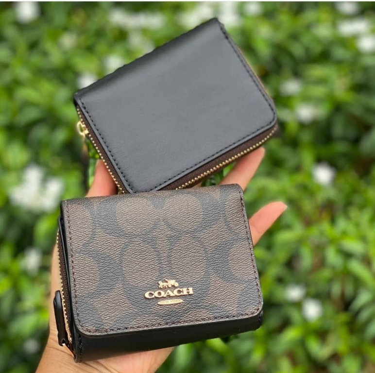 Coach on sale wallet trifold