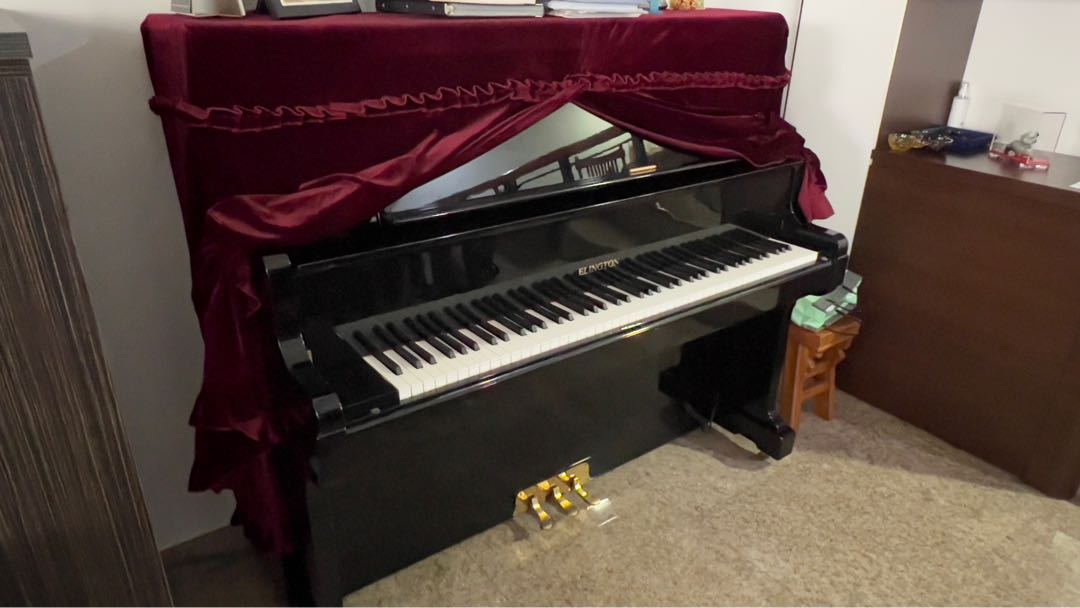 Ellington shop upright piano