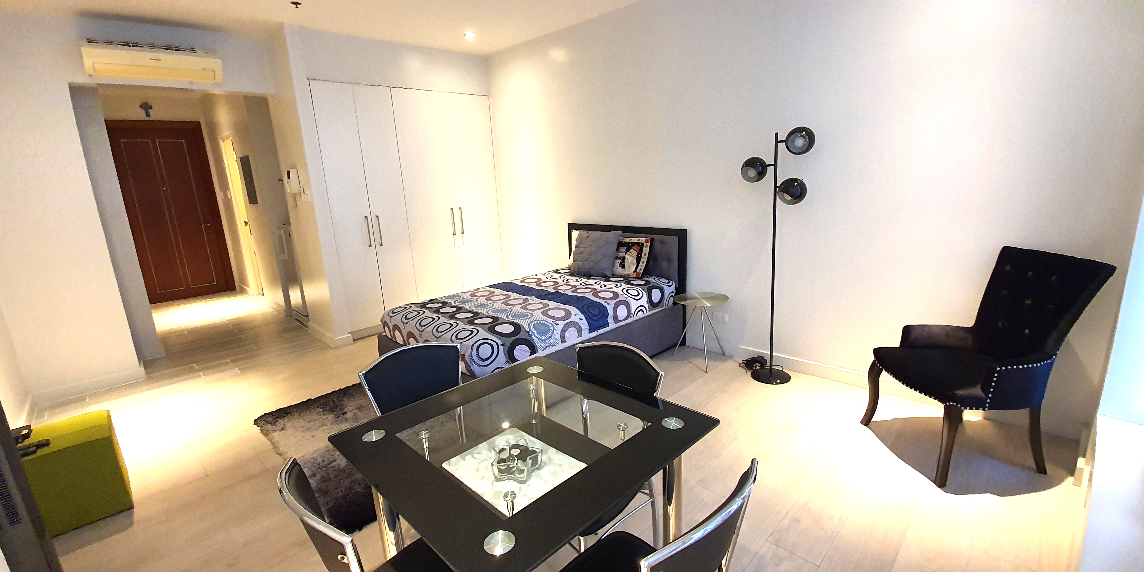 Contemporary Studio with Parking at The Beaufort, BGC, Taguig for Rent