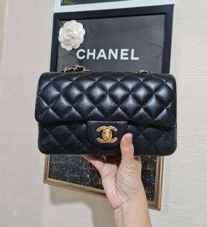 (Category: ) located in . Submitted by vintage.chanel (Listing ID 1153734683, Image 1). Description: .