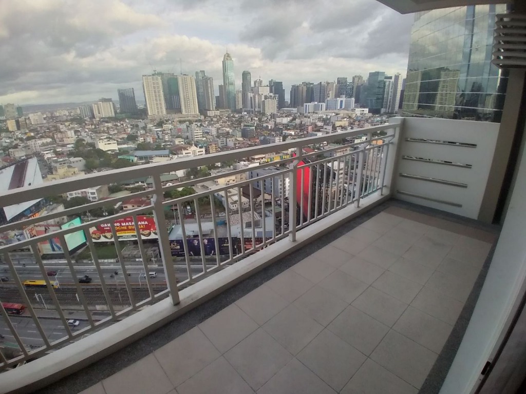 Fully Furnished 3BR Condo at Brio Tower FOR SALE RENT LEASE Guadalupe