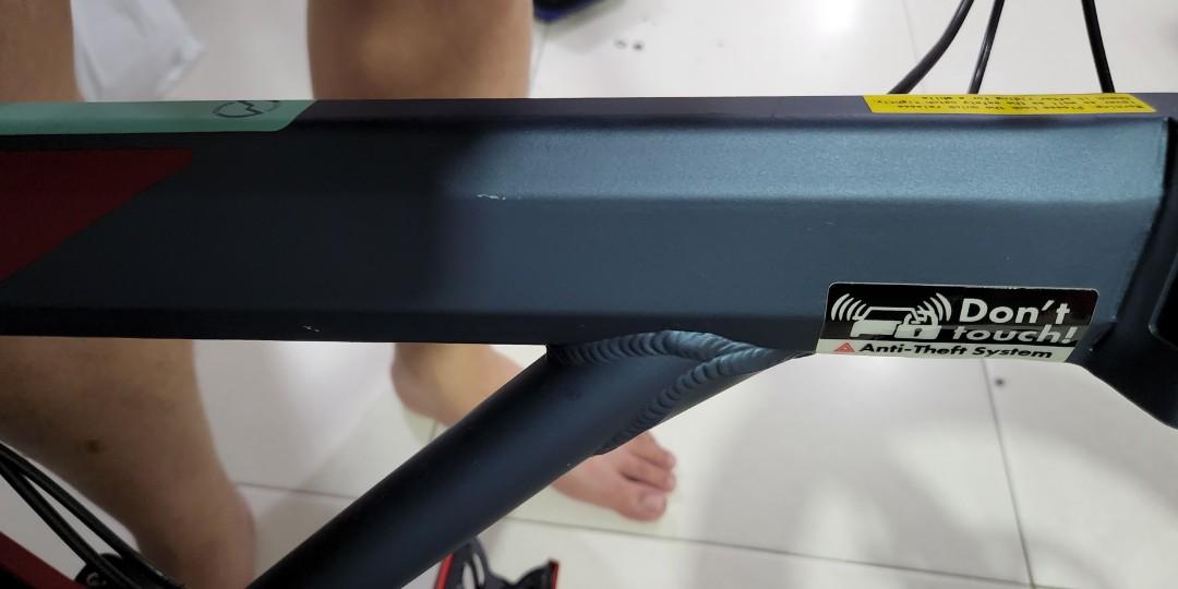 Java neo 2 (Category: Bicycles) located in Singapore. Submitted by carzwerkz.diecast (Listing ID 1153720862, Image 3). Description: light scratches on the side. see photo. fall off wall as bike without bike stand. Specifications : Frame: JAVA Neo 20" Aluminium Alloy Shifters: MicroNew 9 Speed Shifter with Shimano Altus Derailleur. Brakes: Mechanical Disc Brake with Tektro Brake Lever. Crankset: DECAF 52T Chainring with Integrated Chain Guard Squa