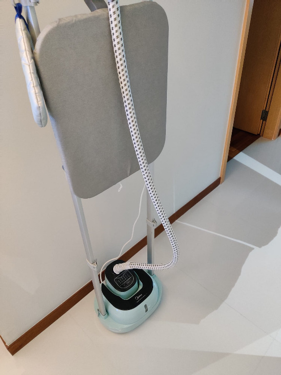 Powerful store garment steamer