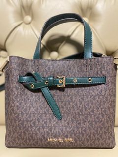(Category: ) located in . Submitted by queenhfashionbrands (Listing ID 1153632819, Image 1). Description: .