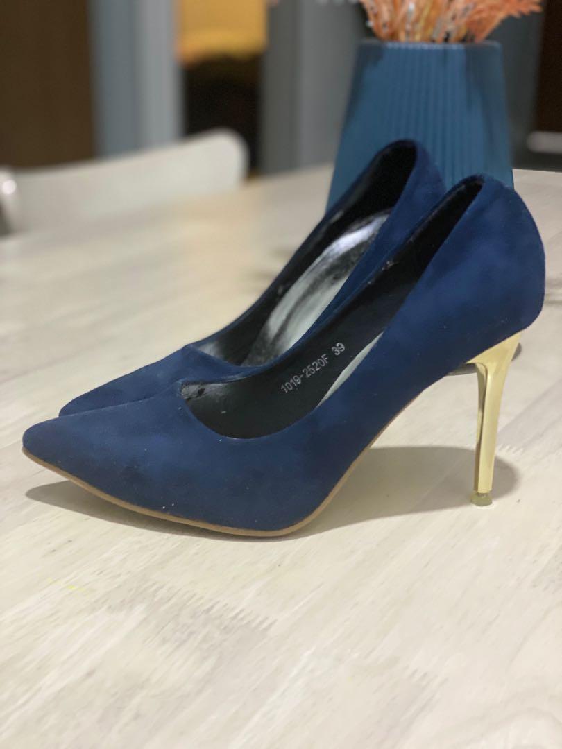 Size 2 navy store heels