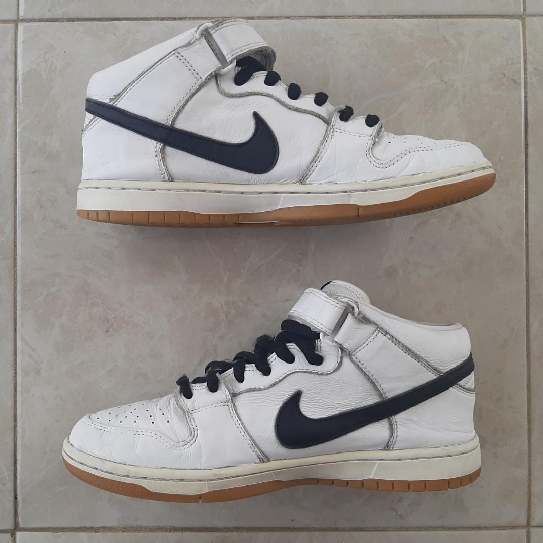 Nike sb dunk on sale mid orange label white