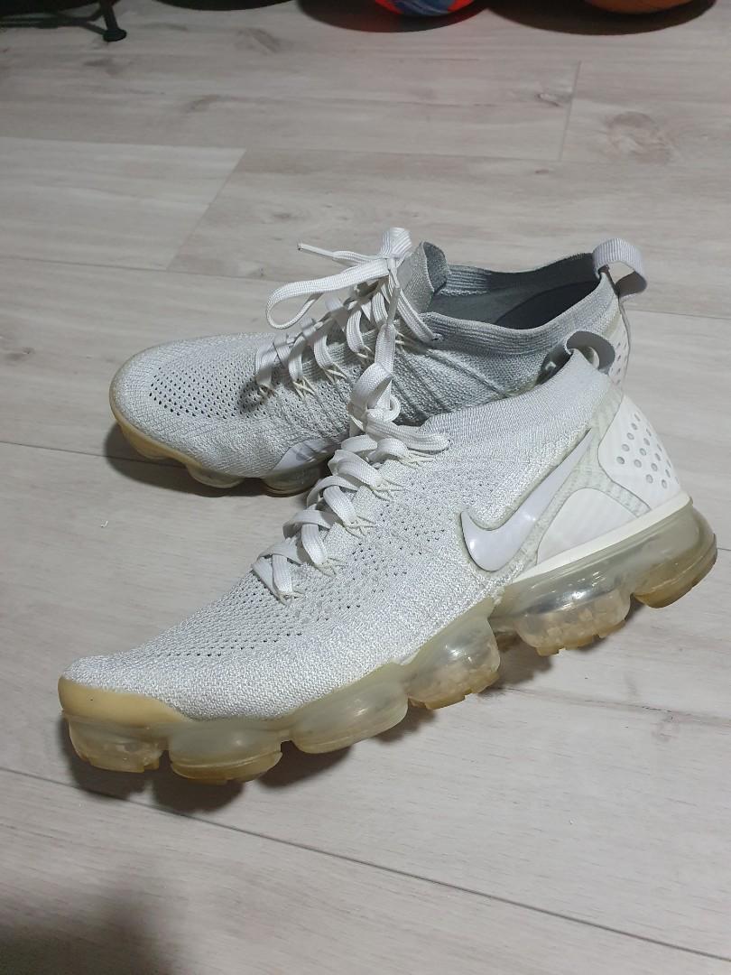 White vapormax clearance size 4
