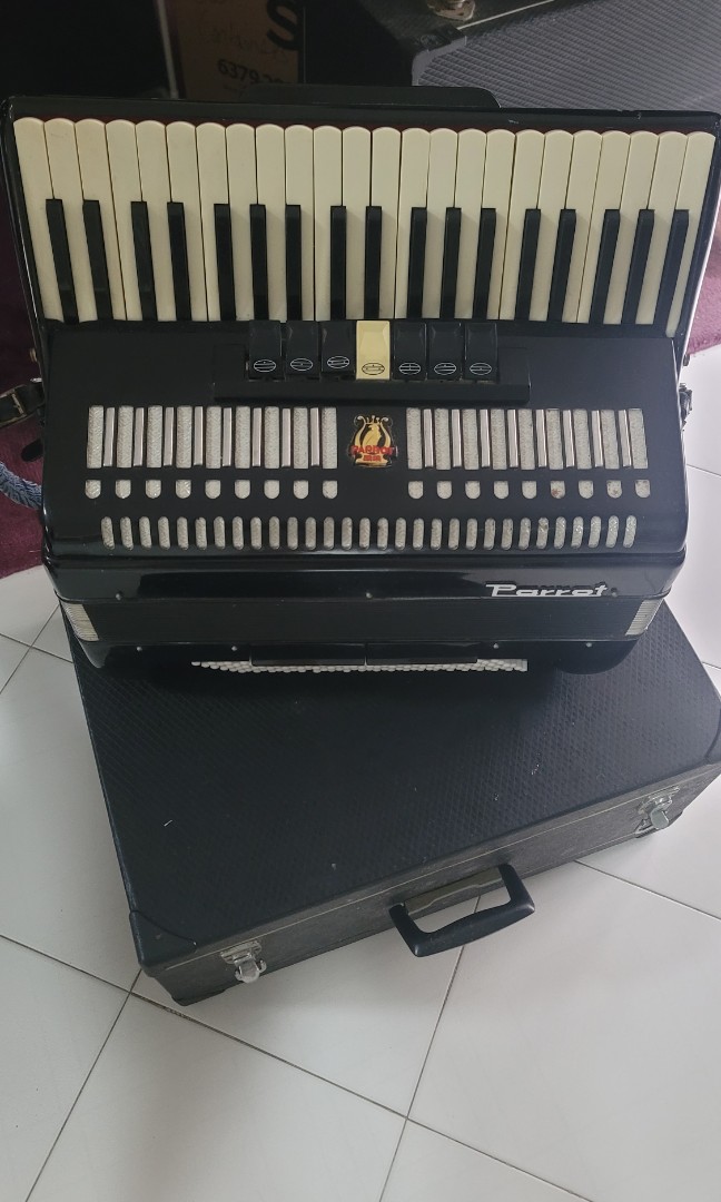 Parrot accordion cheap 120 bass