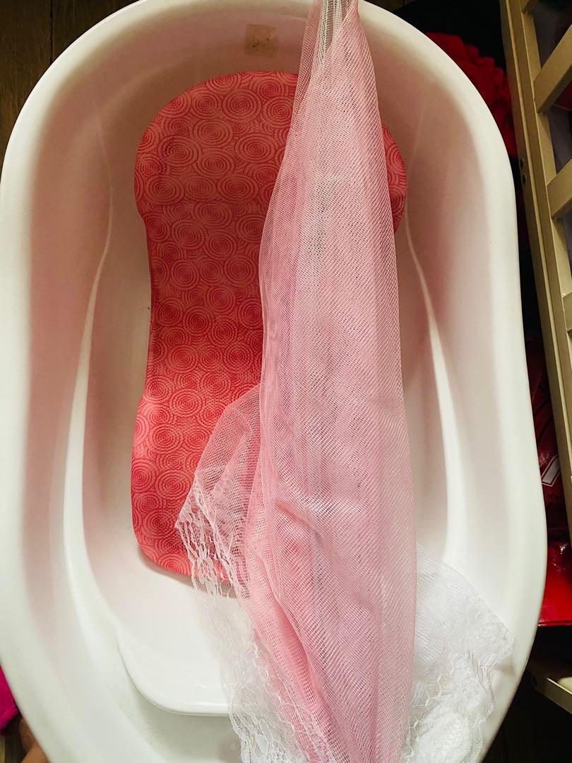 Preloved Baby Bath Set (Category: Bathtub & Bath Accessories) located in Quezon City. Submitted by parischanelcollection (Listing ID 1153642562, Image 2). Description: Baby Bath Set + Free Kulambo (for Newborn up) Price is fixed Lalamove/Grab.