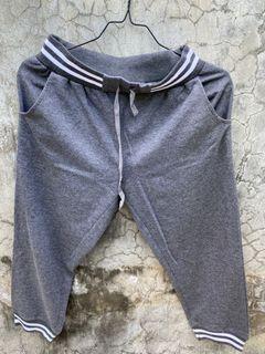 Preloved/thrift celana jogger abu-abu wanita