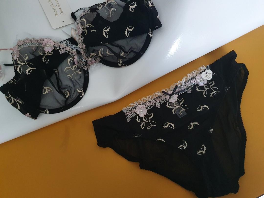 Sexy Lace Bra panty set 40D, Women's Fashion, New Undergarments &  Loungewear on Carousell