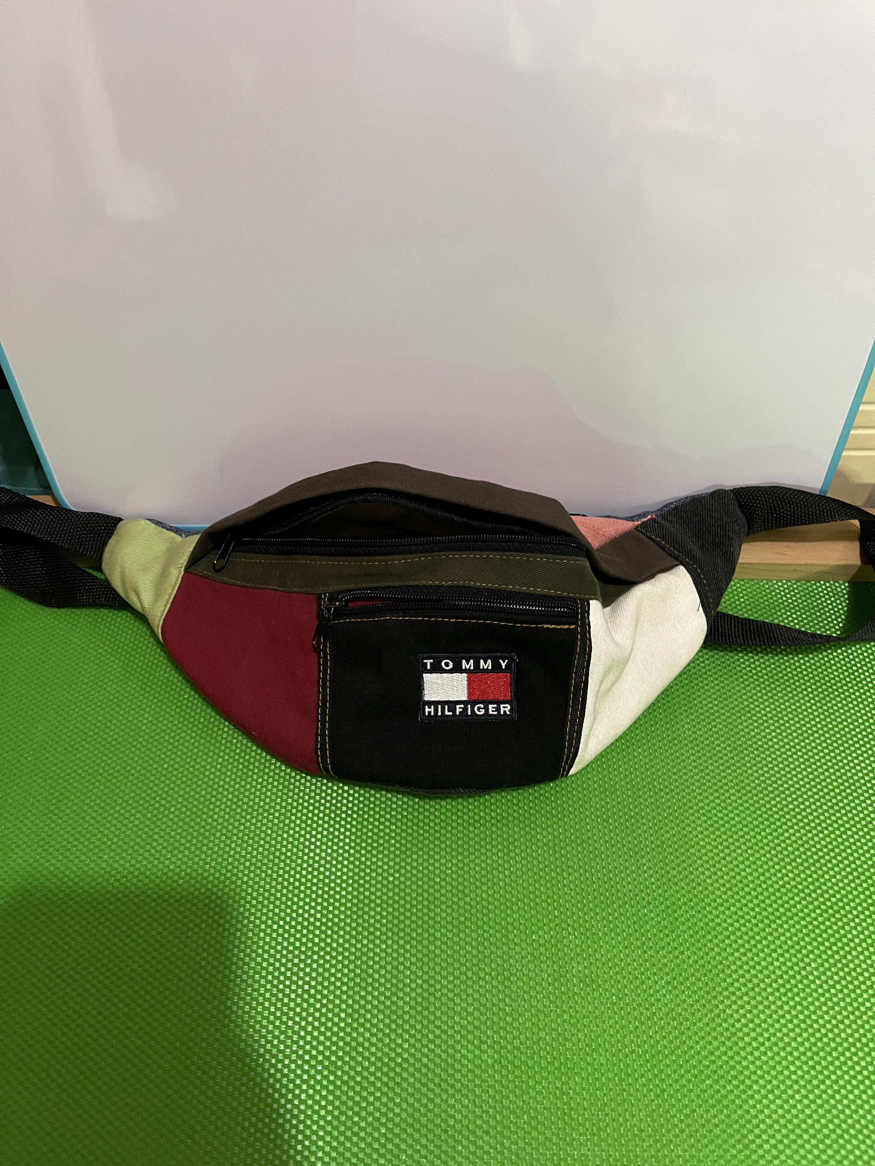 Tommy Hilfiger remake 拼布腰包 （分類：腰袋、手提袋、小袋）位於 Hong Kong。 由 secondhk 提交（商品編號 1153647516，圖片 1）。簡介： 啱心水供錢可議。