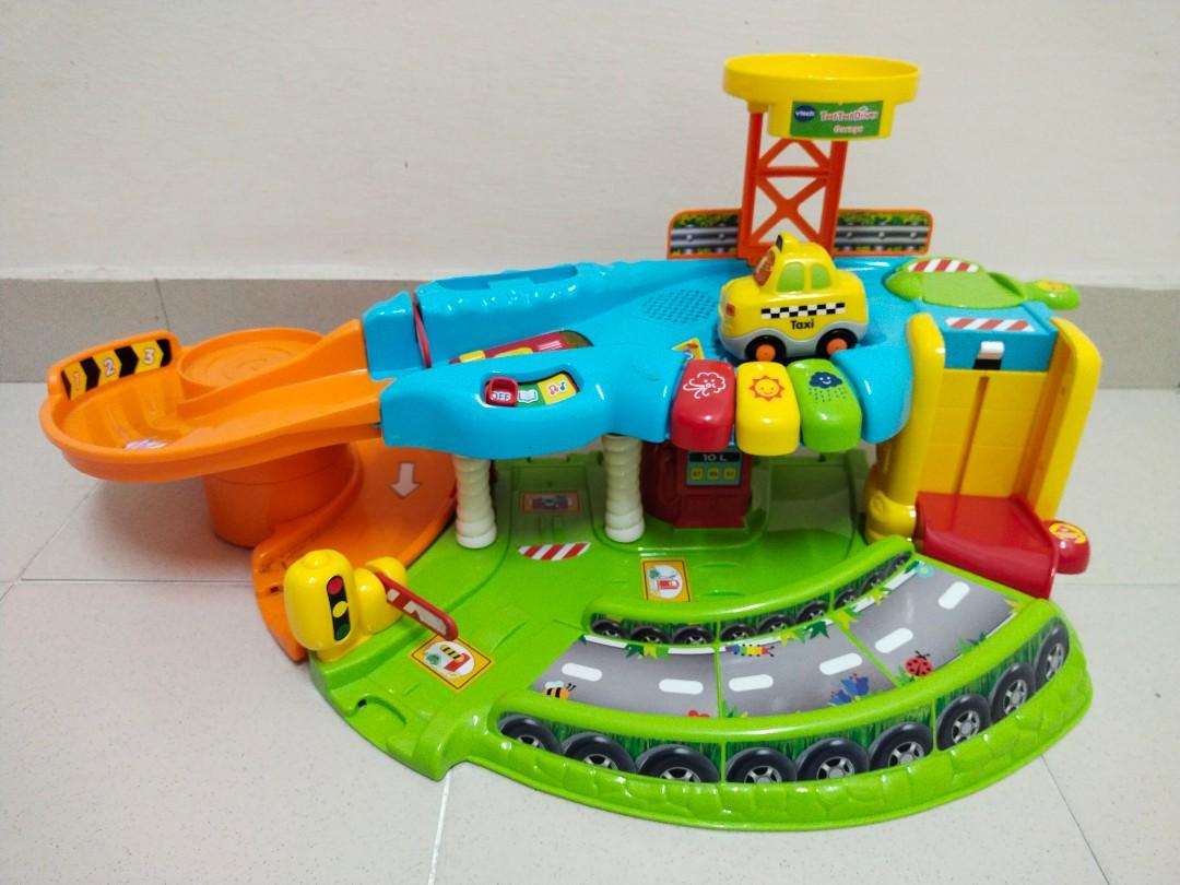 Toot toot car garage on sale