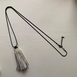 🈹[搬屋清貨 2件8折/3件7折] 包郵 全新 原價$380 韓國直送 korea accessories accessory white 民族 白色 皮製 tutu soso women girl men 流蘇 Necklace 長頸鏈 型格 stylish girl accessory girlfriend white free ship62972937481473118