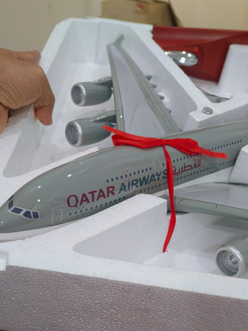 Airplane Model Qatar Airways Airbus A380 New in Box, Hobbies & Toys